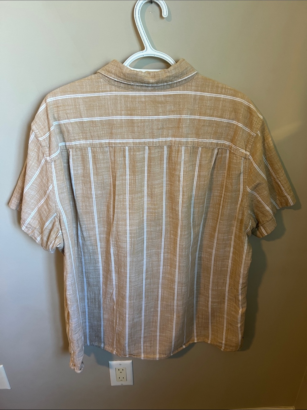 American Eagle Men's Button-Up Short Sleeve Shirt 100% Cotton- Tan Stripe XL - Picture 2 of 10
